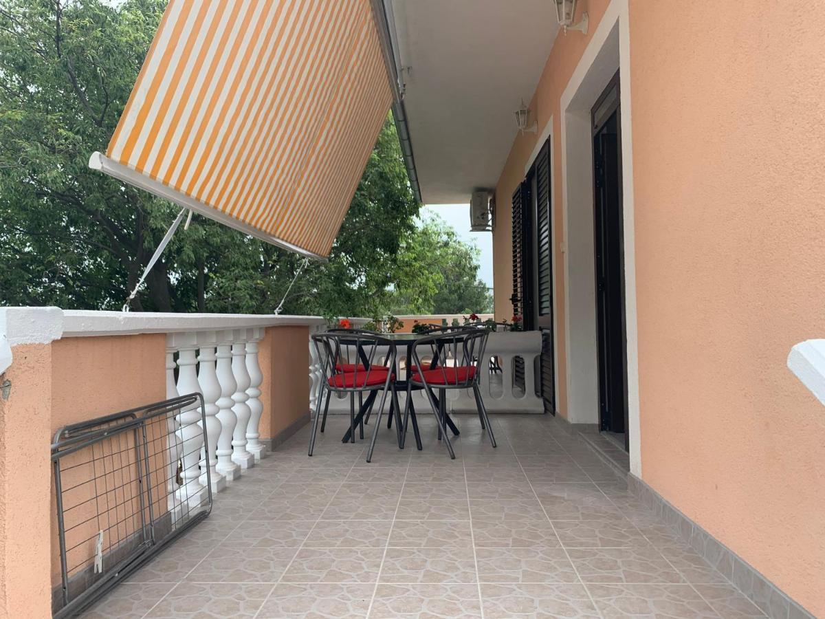 Apartmani Spomenka Селине Экстерьер фото