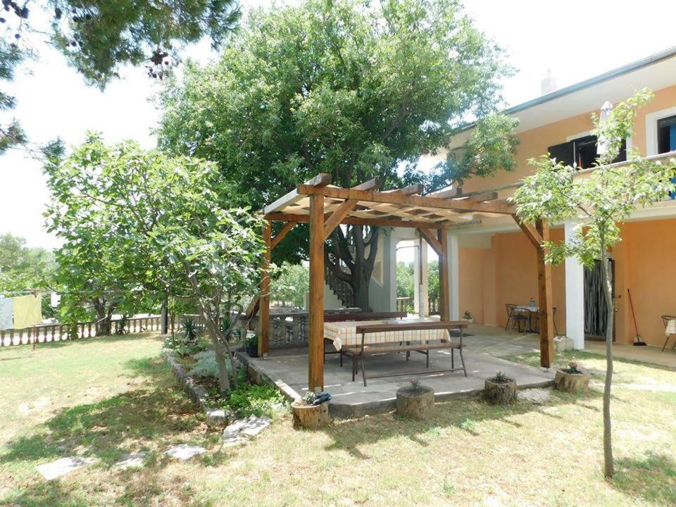 Apartmani Spomenka Селине Экстерьер фото